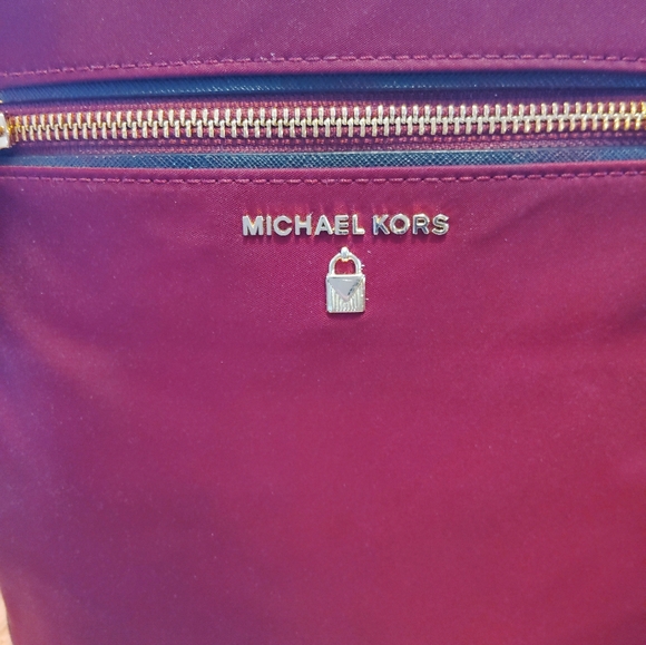 FLAWLESS!!Michael Kors, Maroon Kelsey Nylon Crossbody - Picture 3 of 8